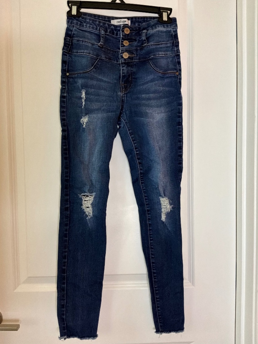Refuge Women's Distressed Skinny Jeans Dark Wash.